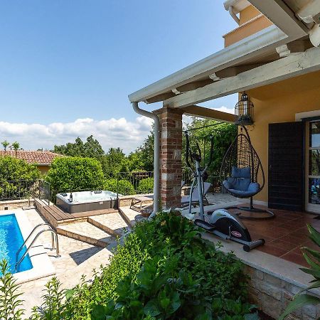Villa Salvea With Heated Pool Montizana Ngoại thất bức ảnh