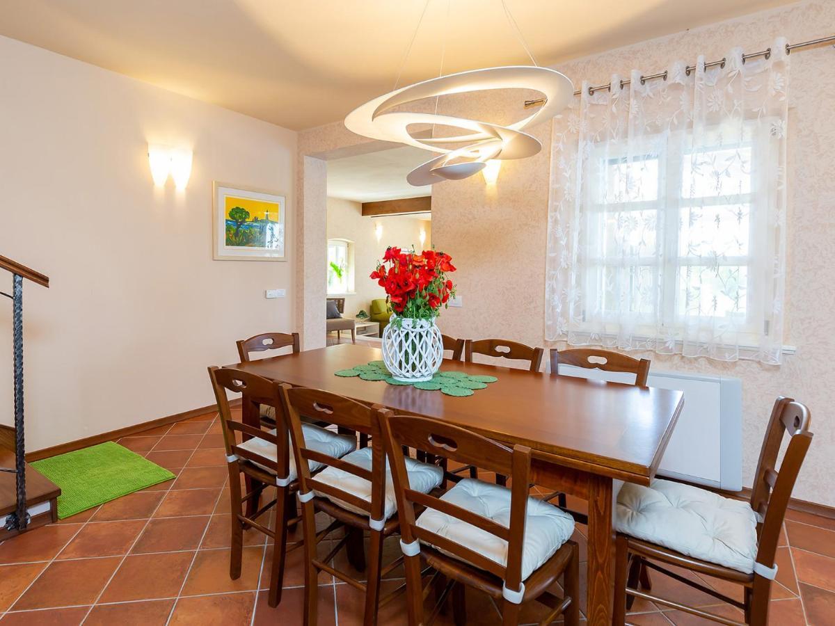 Villa Salvea With Heated Pool Montizana Ngoại thất bức ảnh
