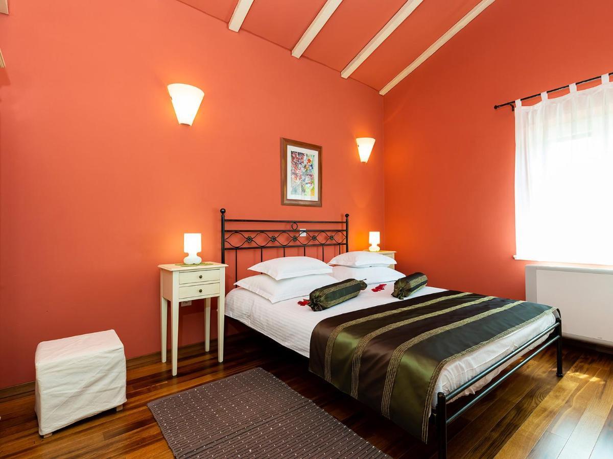 Villa Salvea With Heated Pool Montizana Ngoại thất bức ảnh