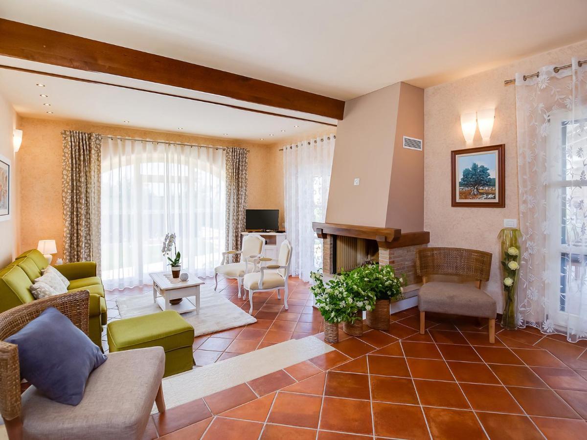 Villa Salvea With Heated Pool Montizana Ngoại thất bức ảnh