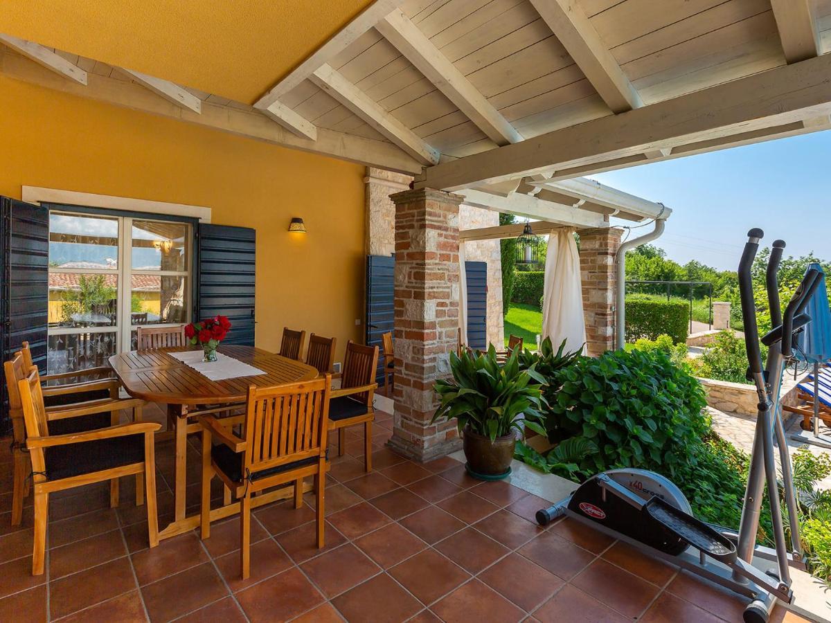 Villa Salvea With Heated Pool Montizana Ngoại thất bức ảnh