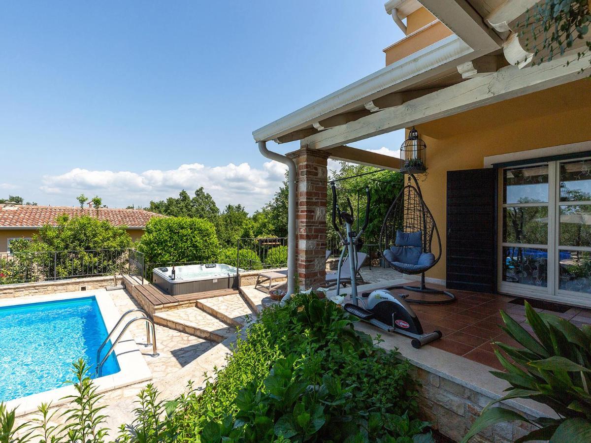 Villa Salvea With Heated Pool Montizana Ngoại thất bức ảnh