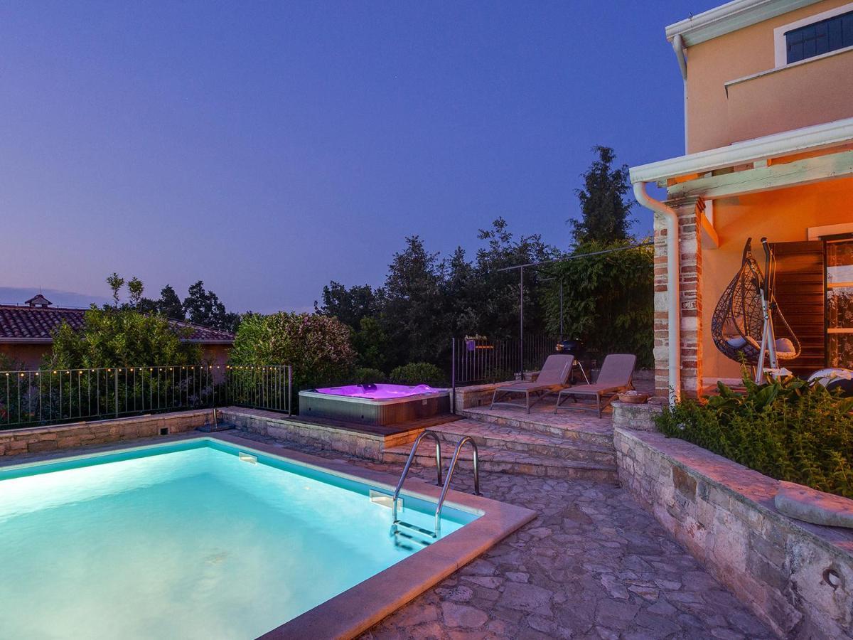 Villa Salvea With Heated Pool Montizana Ngoại thất bức ảnh